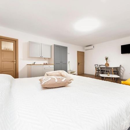 Adriatic Dream Rooms Ровин Екстериор снимка